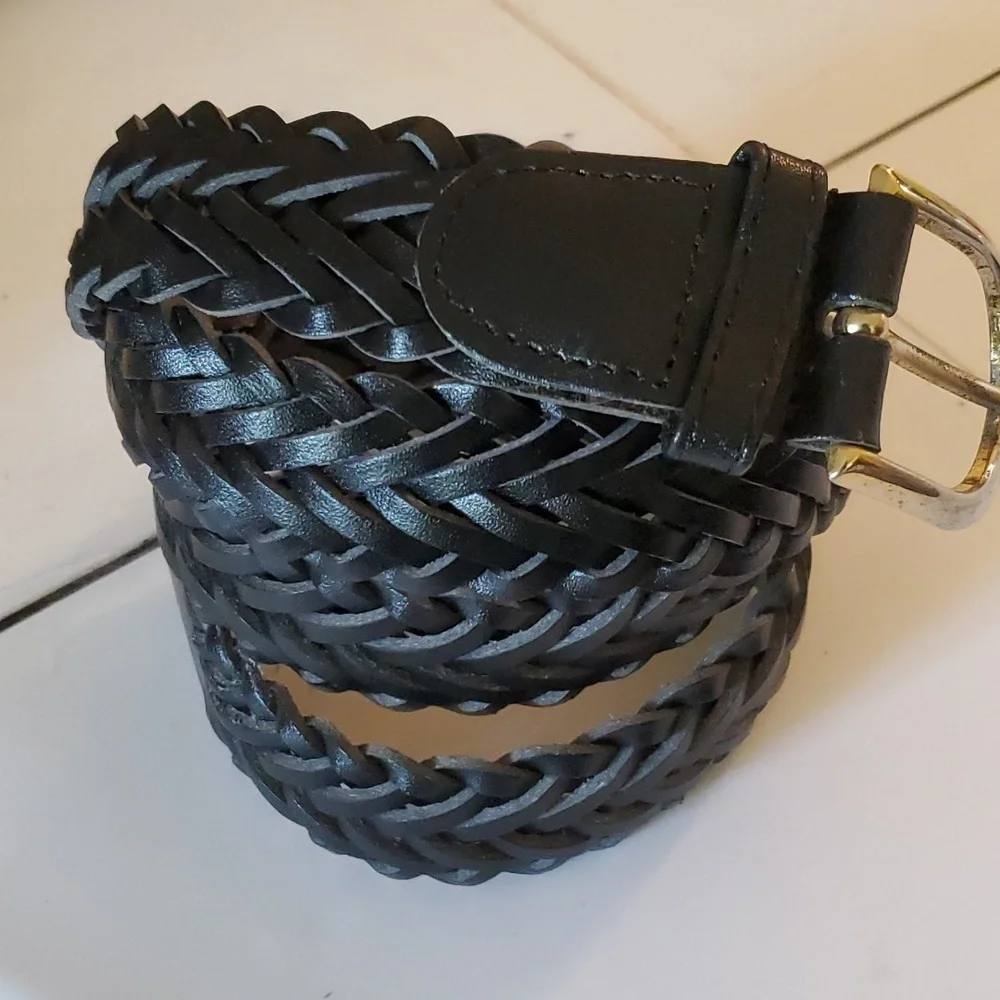 New womens braided leather black belt size M/L